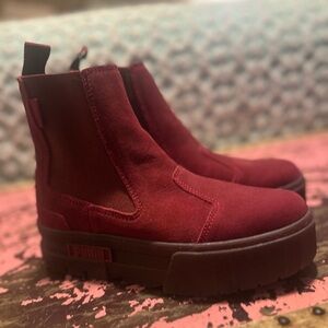 PUMA Women’s pull on platform boot Maroon Sz 8